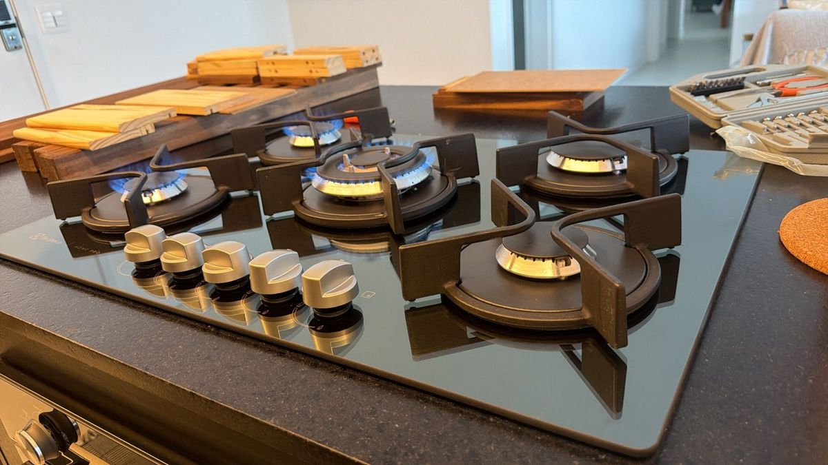 Ligação e conversão de fogão cooktop executada pela EngeGás